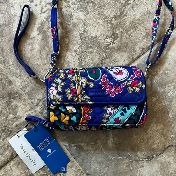 Vera Bradley Iconic RFID all in once crossbody - Picture 1 of 3